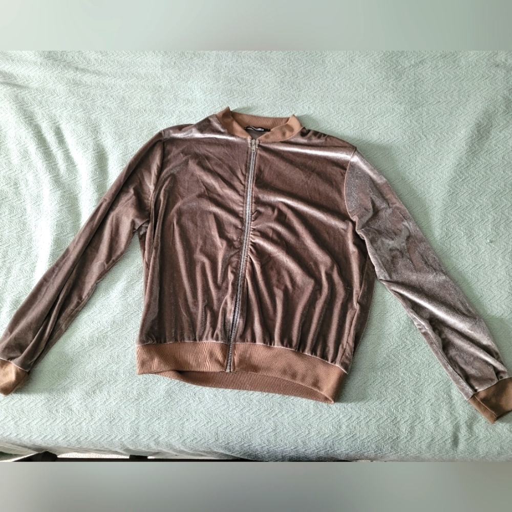 Taupe bomber